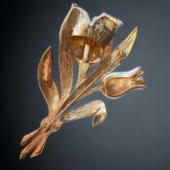 Ari D. Norman White Tulip Brooch - Picture 9 of 11